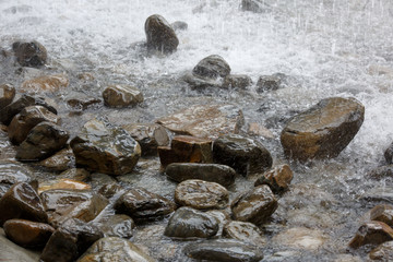 雨水石头