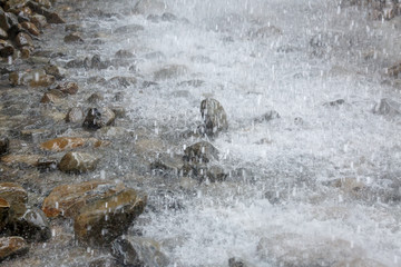 雨水石头