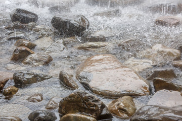 雨水石头