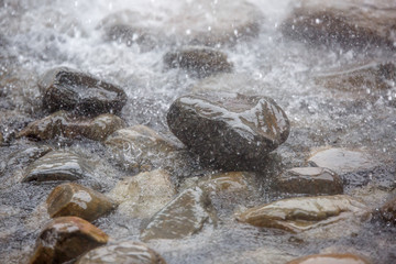 雨水石头