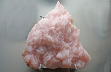 粉红色菱镁矿