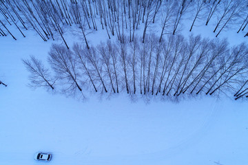 航拍林海雪原越野车