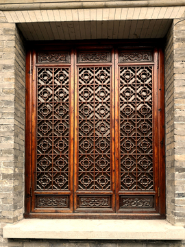 西津渡的古典木制窗户