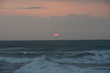 海上日出