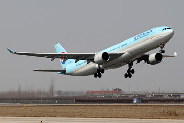 大韩航空公司飞机起飞