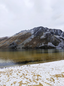 风景区春天雪景