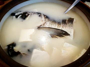 千岛湖鱼头豆腐汤