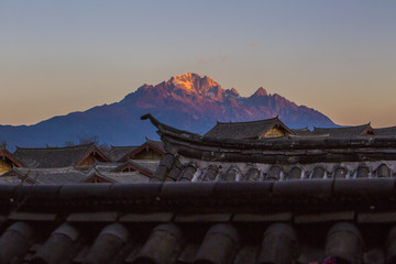 远眺玉龙雪山