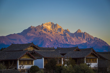 远眺玉龙雪山