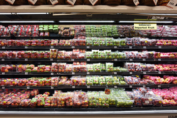超市内景蔬菜水果区