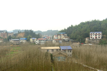 从天门山索道俯瞰张家界村庄田园