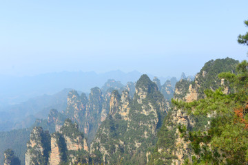 张家界天波府峰墙砂岩地貌景观