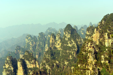 张家界天波府峰墙砂岩地貌景观