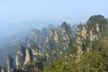 张家界天波府峰墙砂岩地貌景观