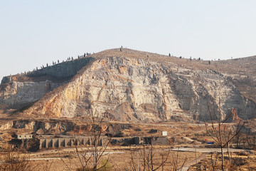 山坡采石场