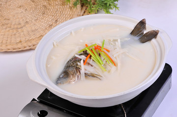 蘿卜絲鯽魚湯