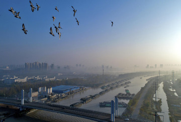 晨雾中的京杭大运河