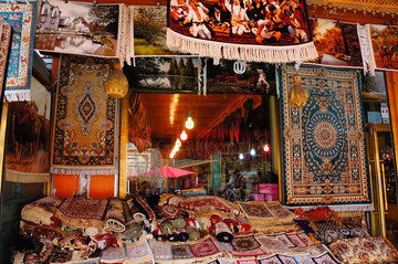 喀什噶尔老城店铺地毯挂毯店
