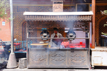 喀什噶尔老城店铺烤羊肉串