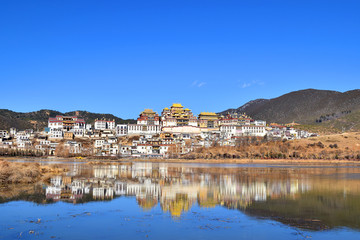 香格里拉松赞林寺小布达拉宫