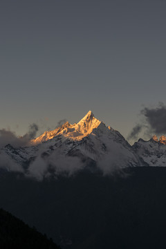 香格里拉梅里雪山日照金山日出