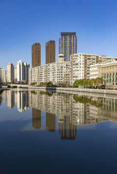 上海苏州河边建筑