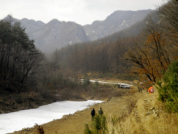 松山间的河路