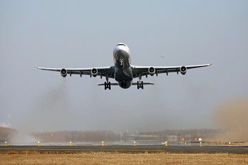 空客A340飞机起飞
