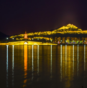 西湖夜景雷峰塔