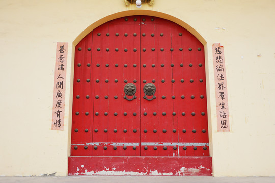 寺庙大红门