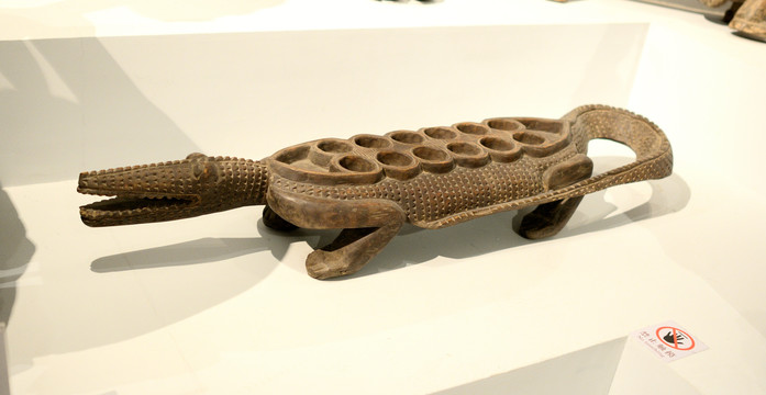 木雕鳄鱼