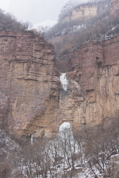 崖壁上的冰瀑