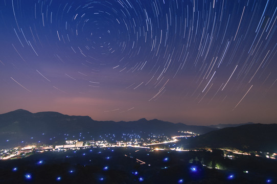 小镇星空