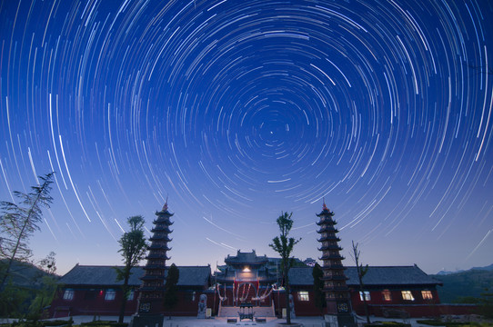 古寺星空