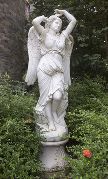 女天使雕像