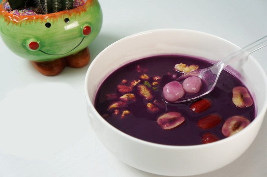 紫薯汤圆甜品