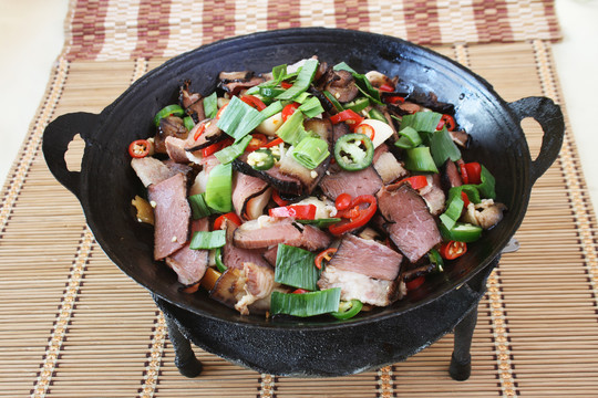 干鍋臘肉干筍