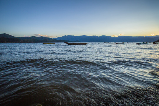 泸沽湖晨曦