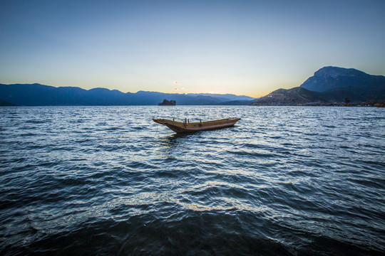 泸沽湖晨曦