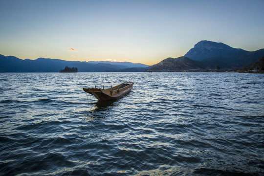 泸沽湖晨曦