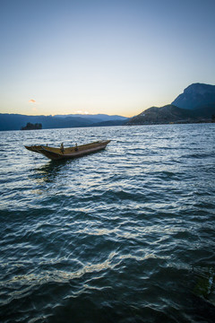 泸沽湖晨曦