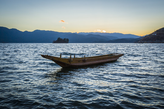 泸沽湖晨曦