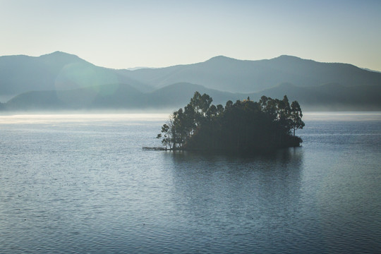 泸沽湖晨曦