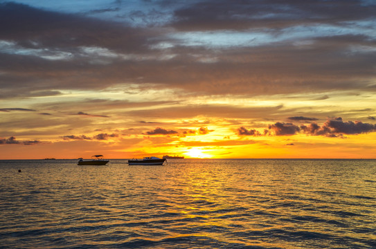 海上夕阳