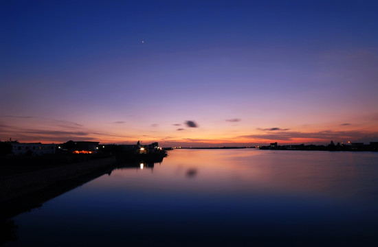 夕阳西下中山港夜色