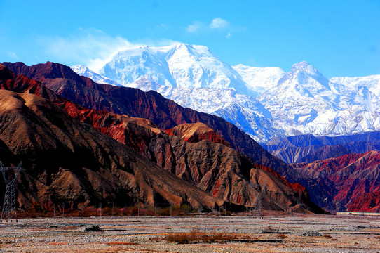 帕米尔高原中巴友谊雪山路