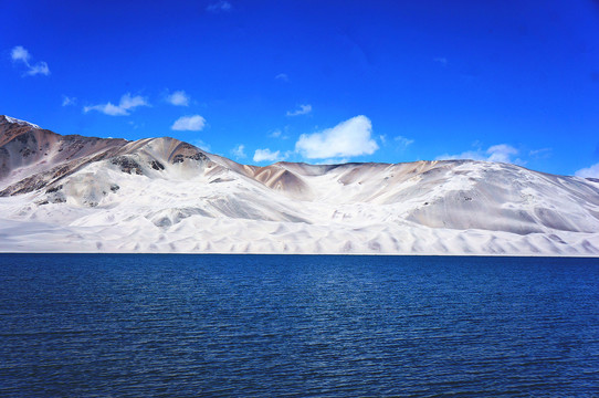 新疆帕米尔高原白沙湖白沙山
