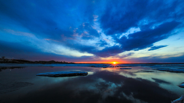 水上的夕阳