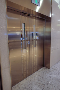 商场电梯