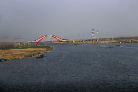 淮河红色大桥